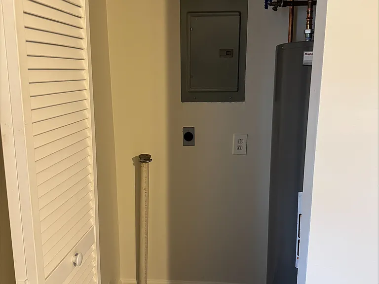 607 Armstrong St #1/2 — Photo 3