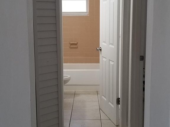 5th image of 2425 N Oleander Ave APT 2