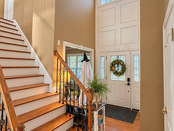 4th image of 360 Hanover Dr