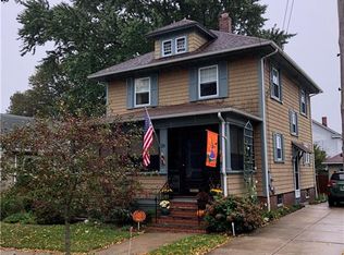 28 Ravenswood Ave, Providence, RI 02908