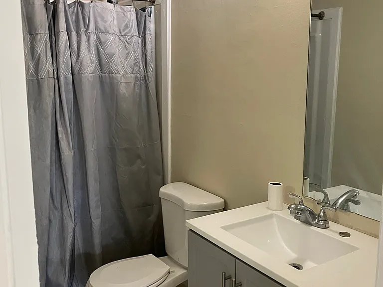 703 E Washington Ave — Photo 7