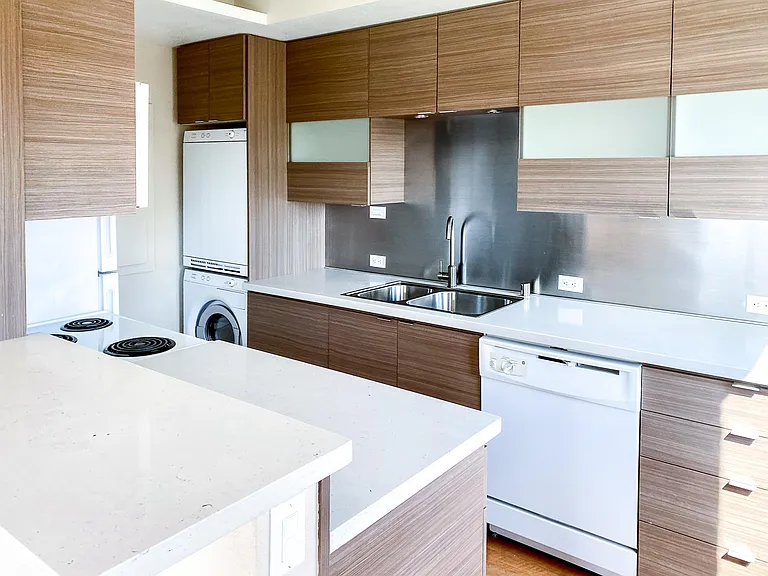 Park Tower Apartments — Photo 112
