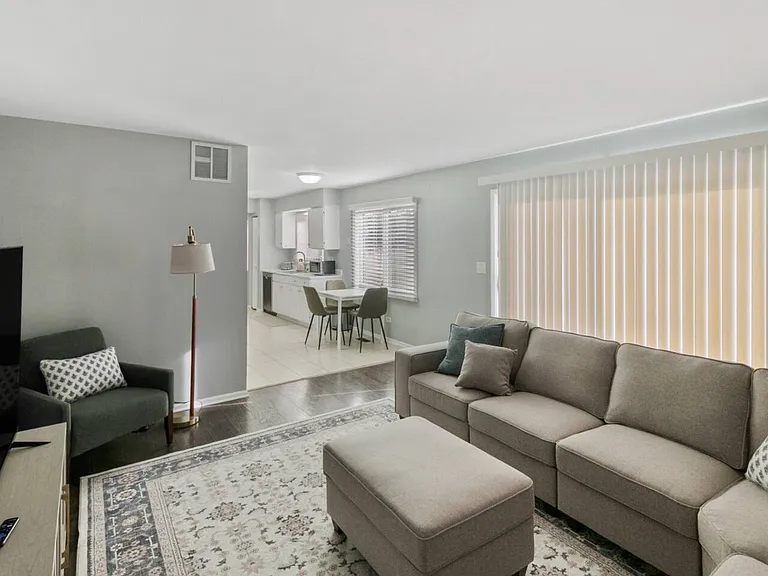 1503 Hollytree Ln — Photo 3