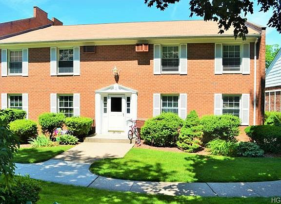 2nd image of 124 Parkside Dr Unit 124