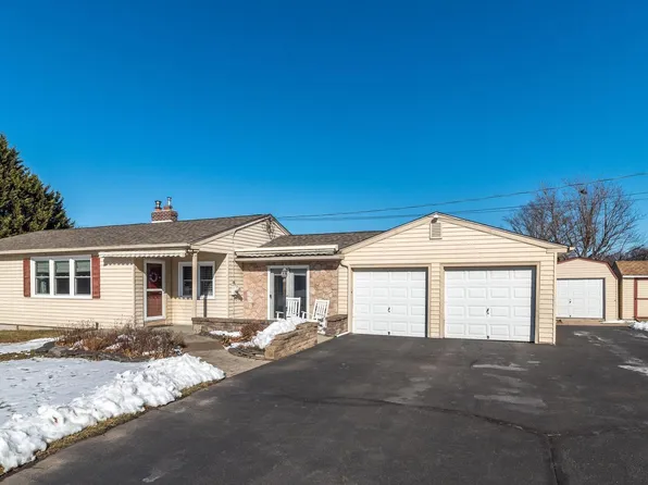 7 Twist Dr, Holland, PA 18966