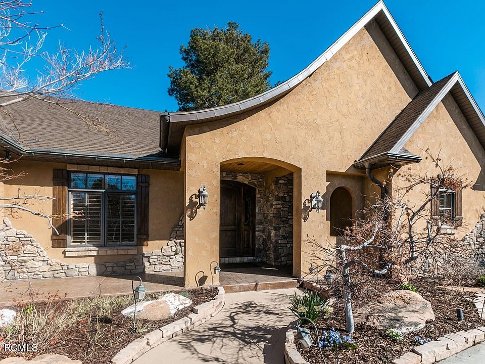 2nd image of 2855 E Le Jardin Pl