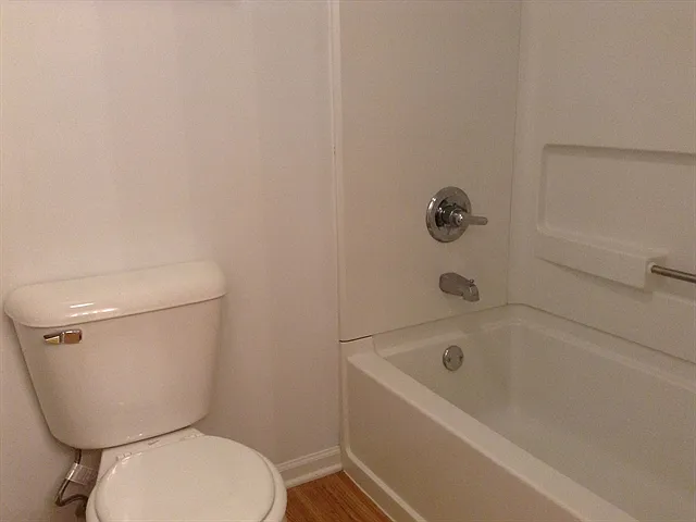 16458 Coventry Ln — Photo 17