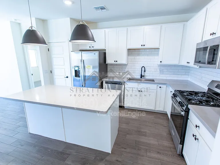 2547 N Kenna Pl — Photo 1