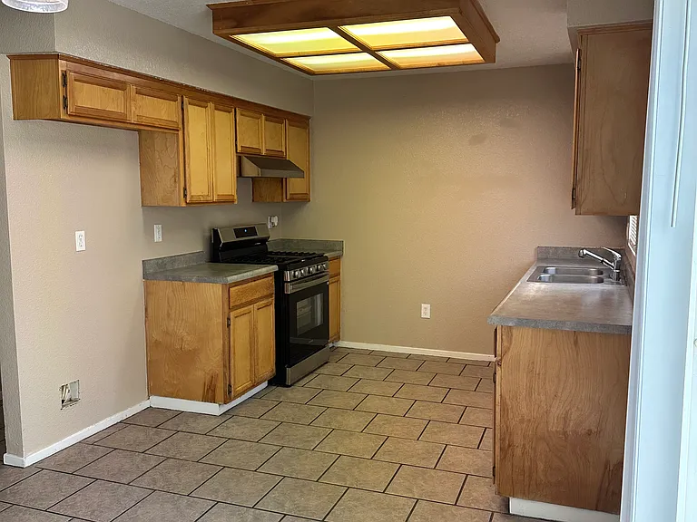 42 S Kino Ct — Photo 5