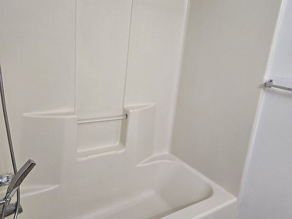 5th image of 1336 Adams St #13