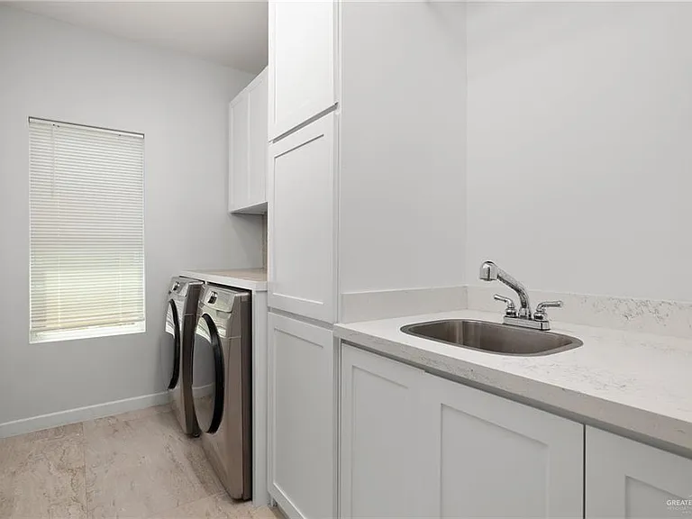 2214 E 6th St — Photo 10