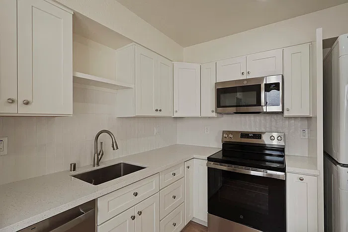 2 bed, 1.0 bath, 700 sqft, $1,995 — Photo 3