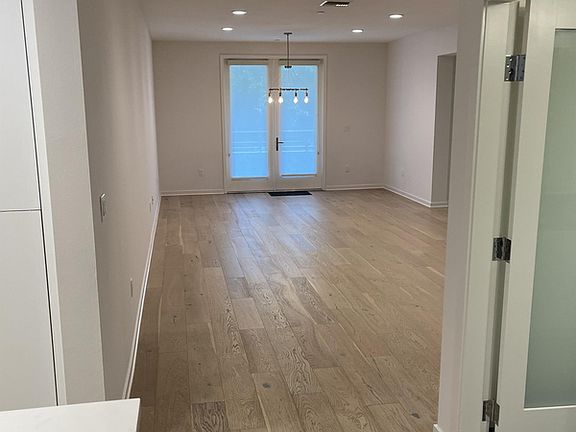 3rd image of 4240 Laurel Canyon Blvd Unit 203