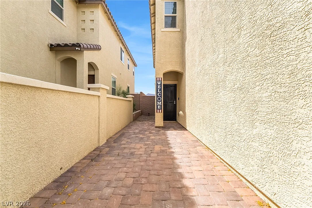 4 bed, 3.5 bath, 1862 sqft, $2,395 — Photo 3