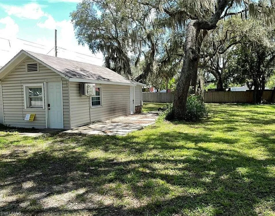 2 bed, 1.0 bath, 990 sqft, $1,550 — Photo 2