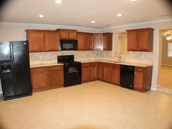 3rd image of 4450 Begbie Dr