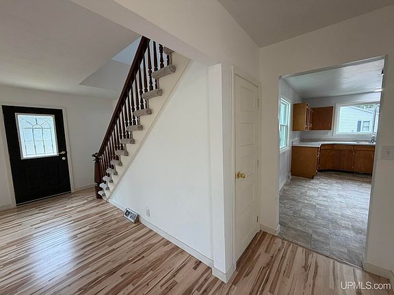 4th image of 185 4th St