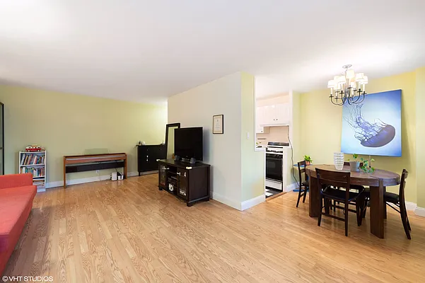 Sold by RIVERTOWN ROSE INC | media 2