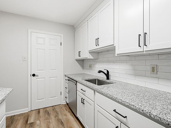 3rd image of 405A Mulberry Cv #A
