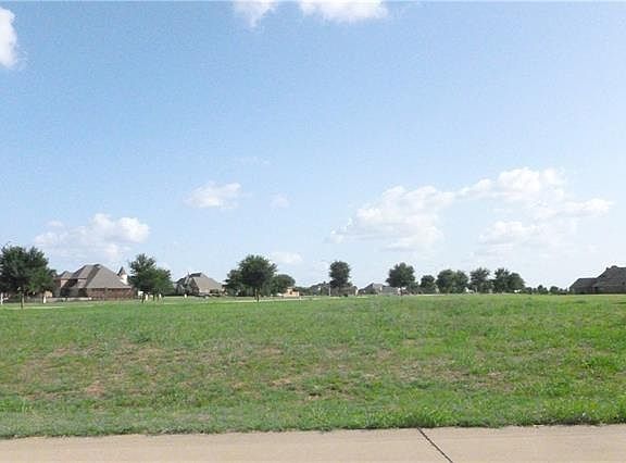 3rd image of 2610 Creekwood Dr