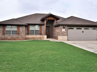 512 E Adams St, Levelland, TX 79336