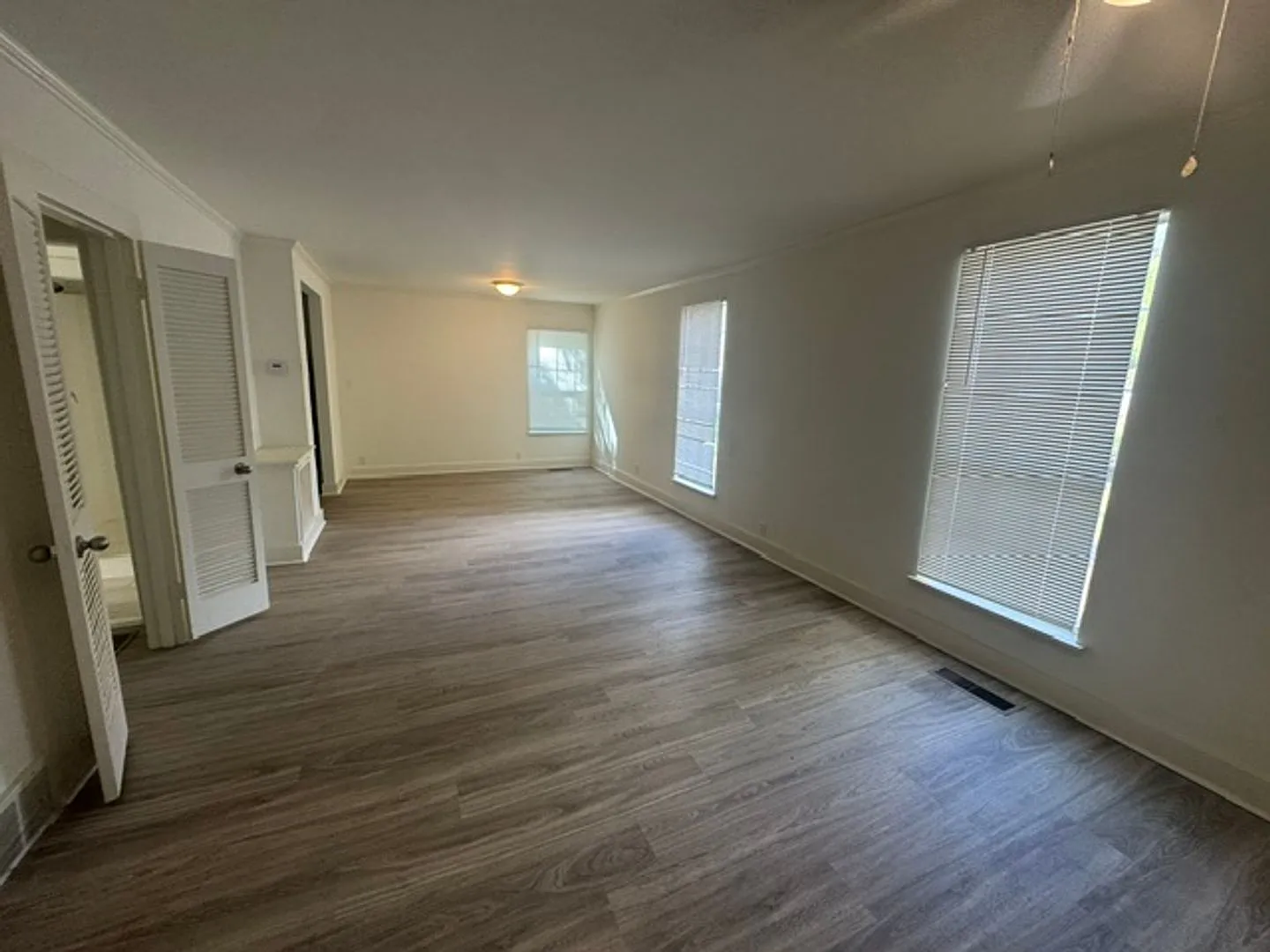 Two bedroom, 1 Bathroom. Cute home! No Pets! — Photo 3
