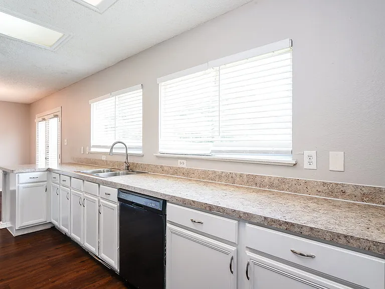 3156 Pine Valley Dr — Photo 8