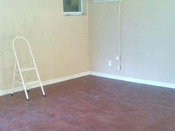 4th image of 2850 N 32nd Ave