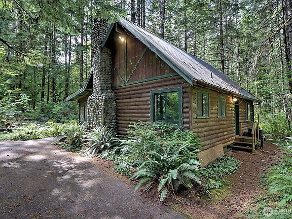4th image of 832 N Lake Cushman Road