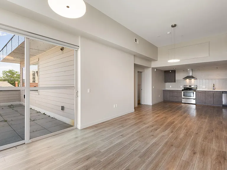 E14 Apartments — Photo 37