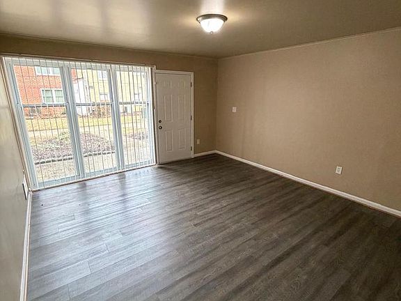 4th image of 1631 Addison Rd S Unit 1631