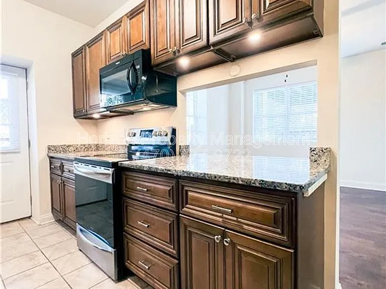 2475 Terrace Vw NW — Photo 4