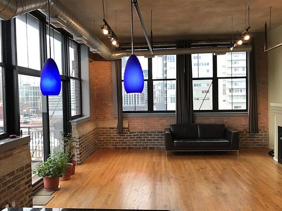 Deep and wide layout (the sofa in the picture is 79 inches w