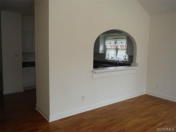 5th image of 438 Cobblestone Dr