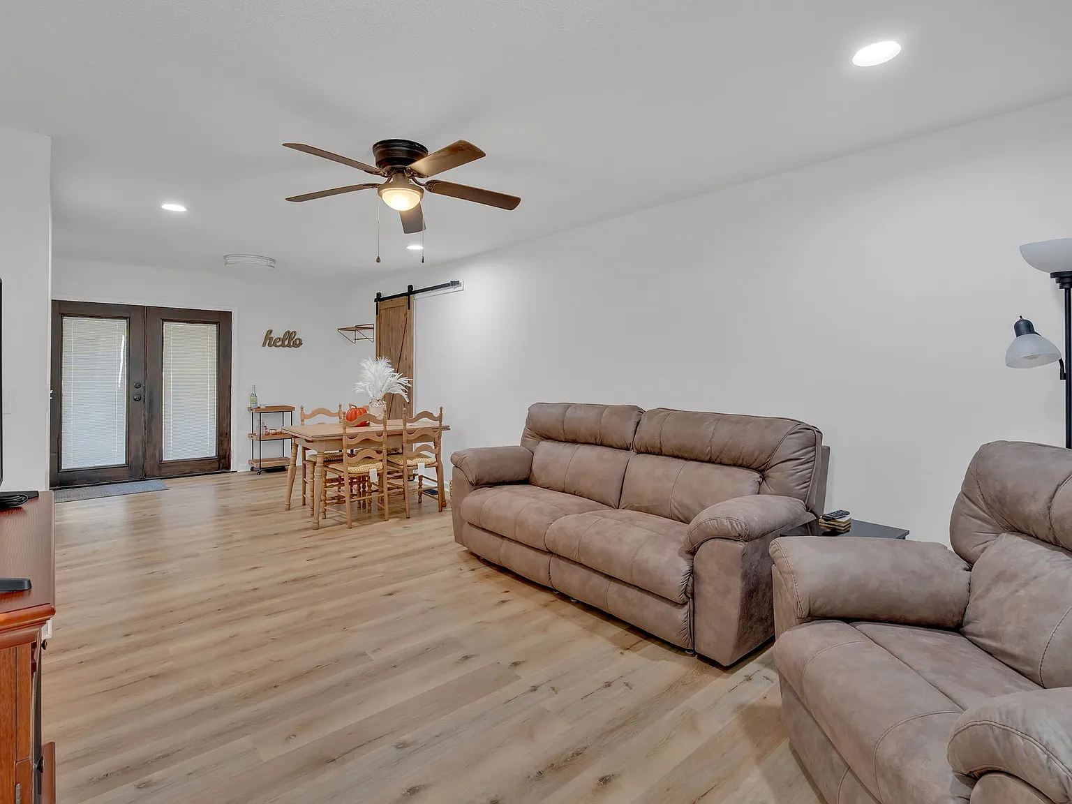 3 bed, 1.5 bath, 1200 sqft, $2,000 — Photo 4