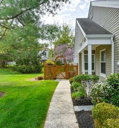 3rd image of 208 Reed Ln