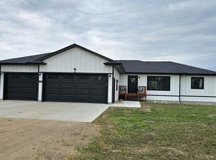 2306 Urbana Dr, Mitchell, SD 57301