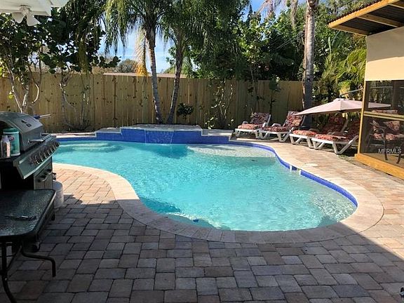 5th image of 2342 Wilshire Dr