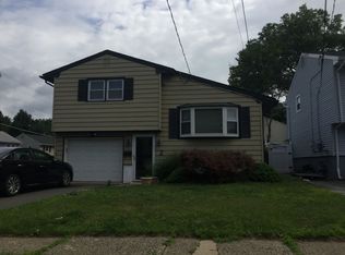 2 Geraldine Ct, Denville, NJ 07834