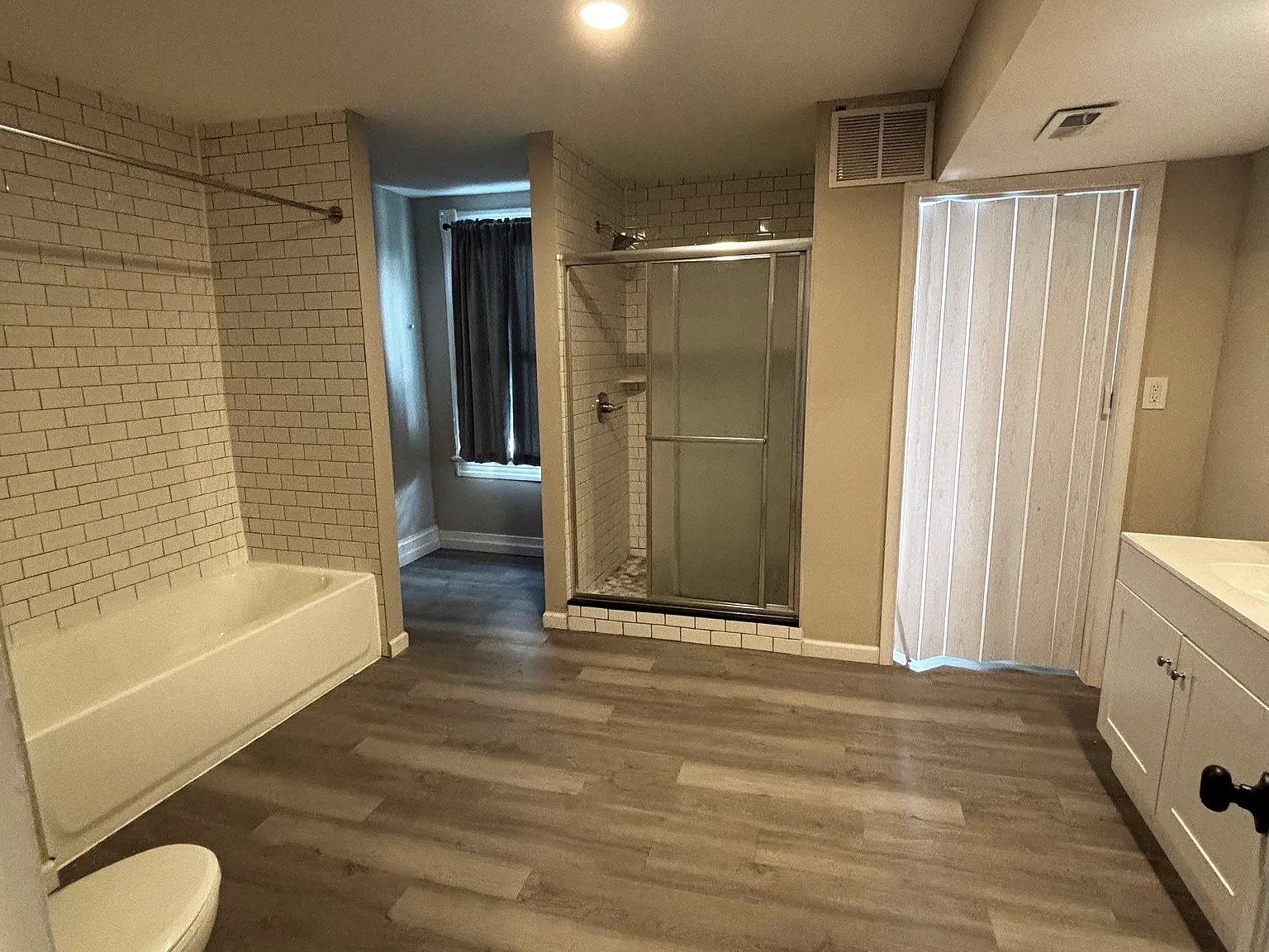5 bed, 2000 sqft, $2,500 — Photo 3
