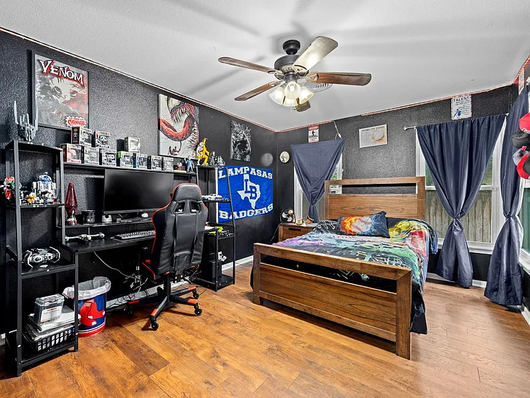 70 Sue Ann Dr — Photo 23