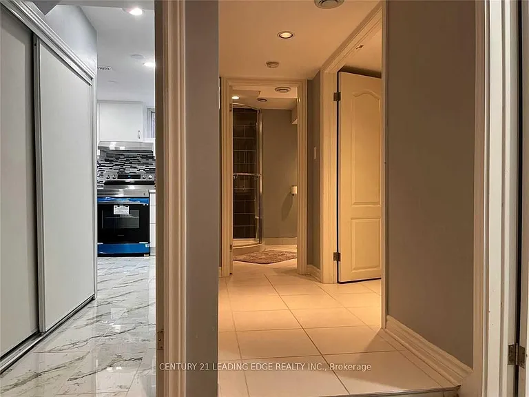 41 Roseglor Cres #BASEMENT — Photo 6