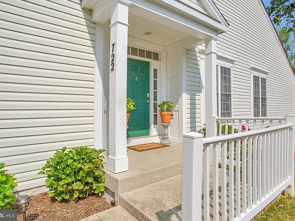 3rd image of 722 Darlow Dr