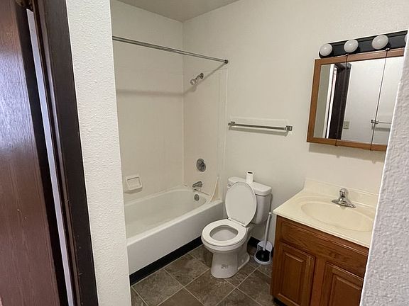 3rd image of 1132 16th St N APT 10