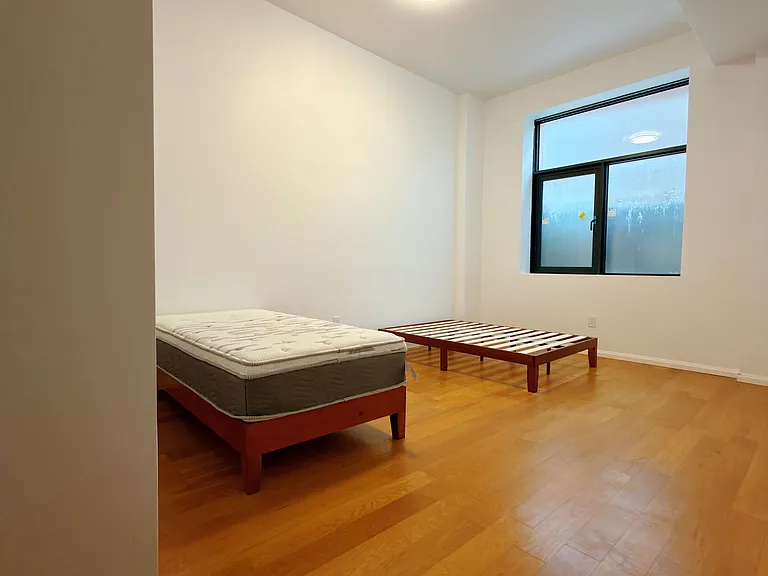 17 Cavotti Cres — Photo 3