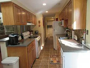 3 bed, 2.0 bath, 1469 sqft, $2,100 — Photo 2