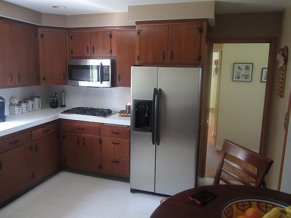 4th image of 2444 Rhonda Dr