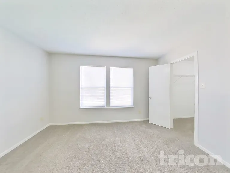 5753 N Jamestown Dr — Photo 9