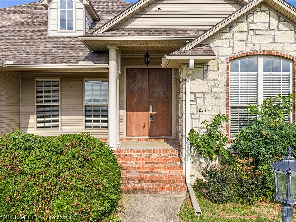 1st image of 2117 Parkway Cir
