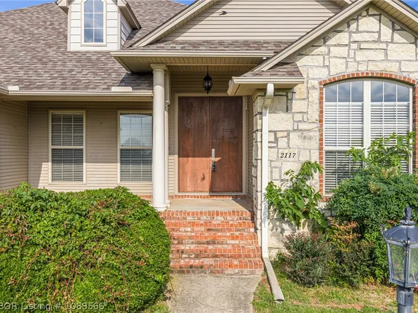 2117 Parkway Cir, Van Buren, AR 72956
